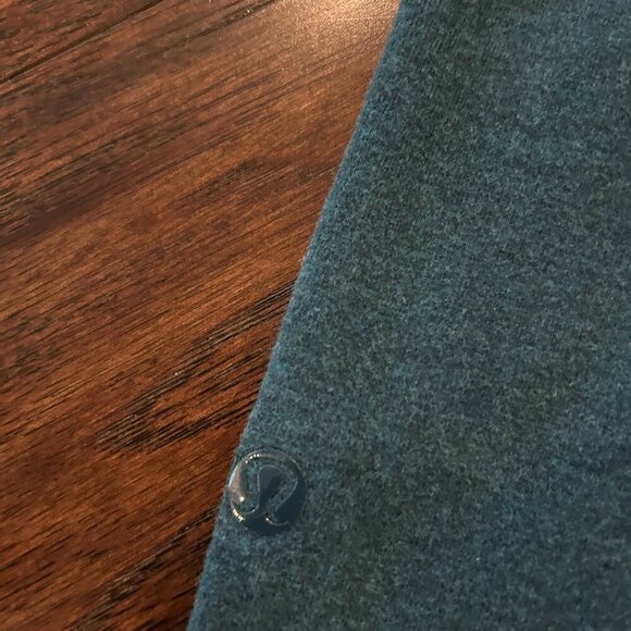 VGUC Lululemon Devi Crop size 6 - Picture 5 of 5